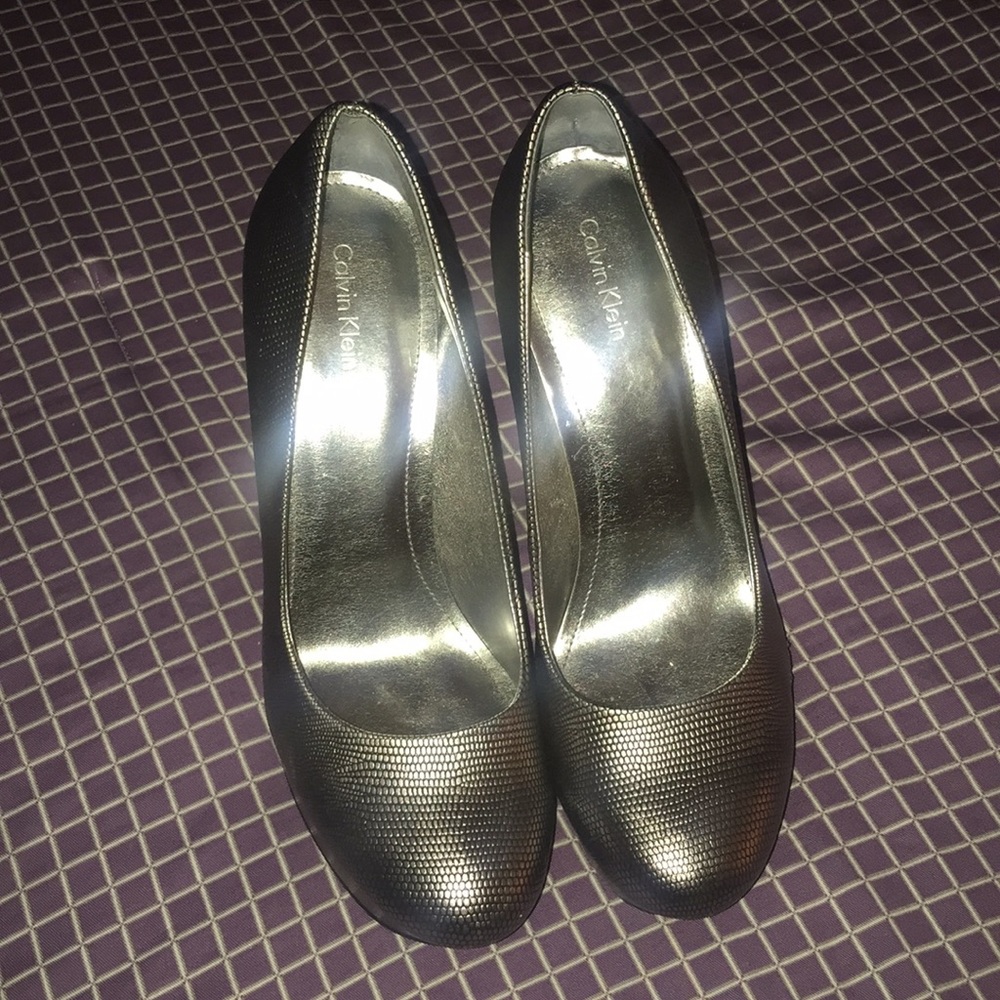 Calvin Klein 4 1/2” Silver pumps platform shoes!